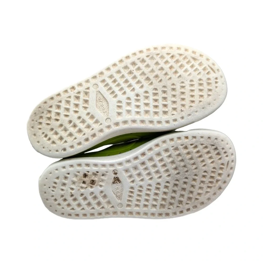Crocs Kids Size 11 Green Slip On Clogs Lightweight Water Shoes Unisex
